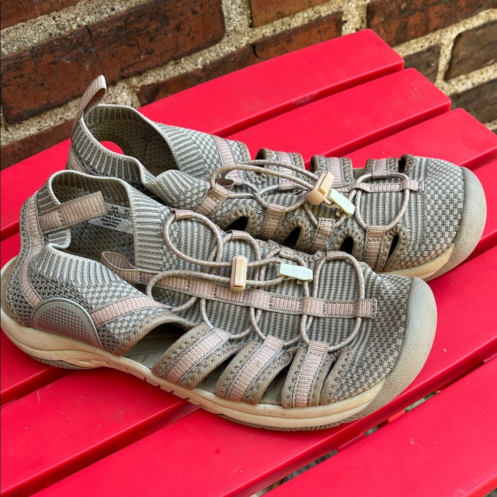 Ladies athletic sandals